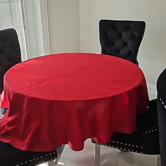 Tablecloth Sitting For 4, Round 70" Cherry Red - Picture 8 of 15